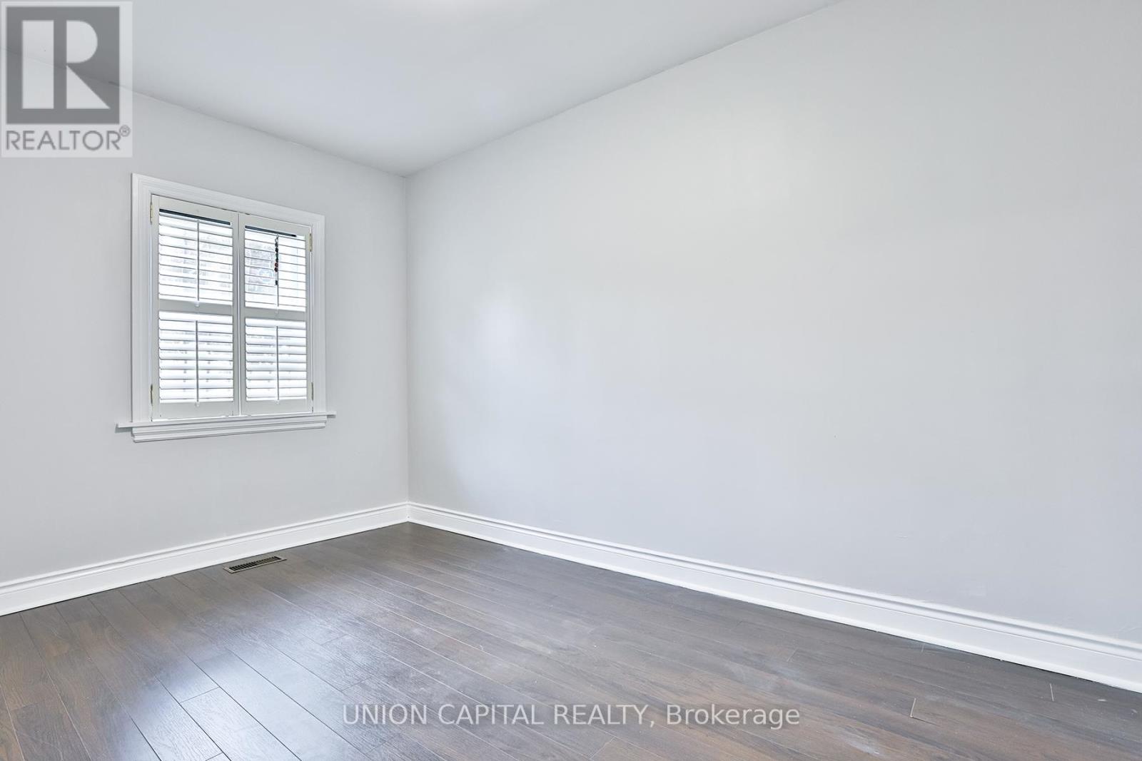 38 Claver Avenue, Toronto, Ontario  M6B 2V8 - Photo 13 - W12421668