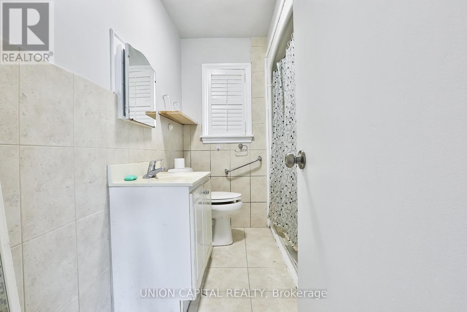 38 Claver Avenue, Toronto, Ontario  M6B 2V8 - Photo 17 - W12421668
