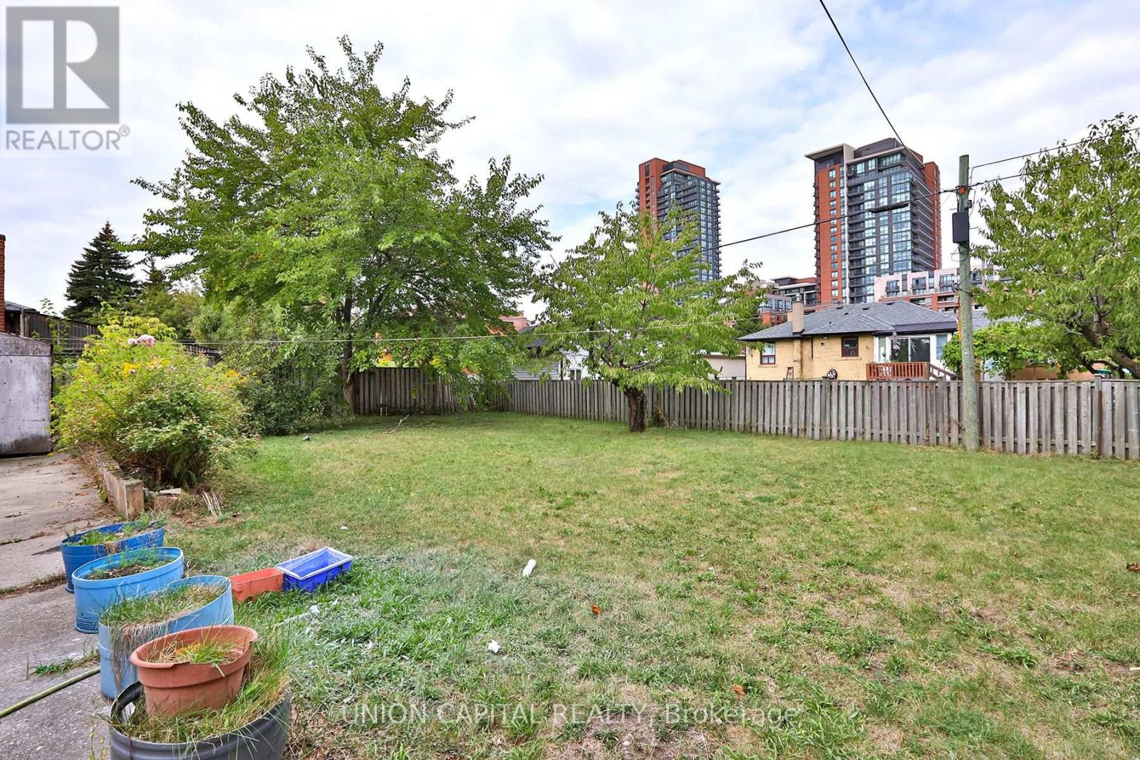 38 Claver Avenue, Toronto, Ontario  M6B 2V8 - Photo 25 - W12421668