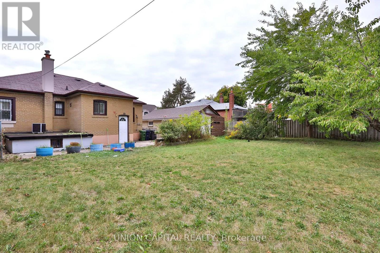 38 Claver Avenue, Toronto, Ontario  M6B 2V8 - Photo 26 - W12421668