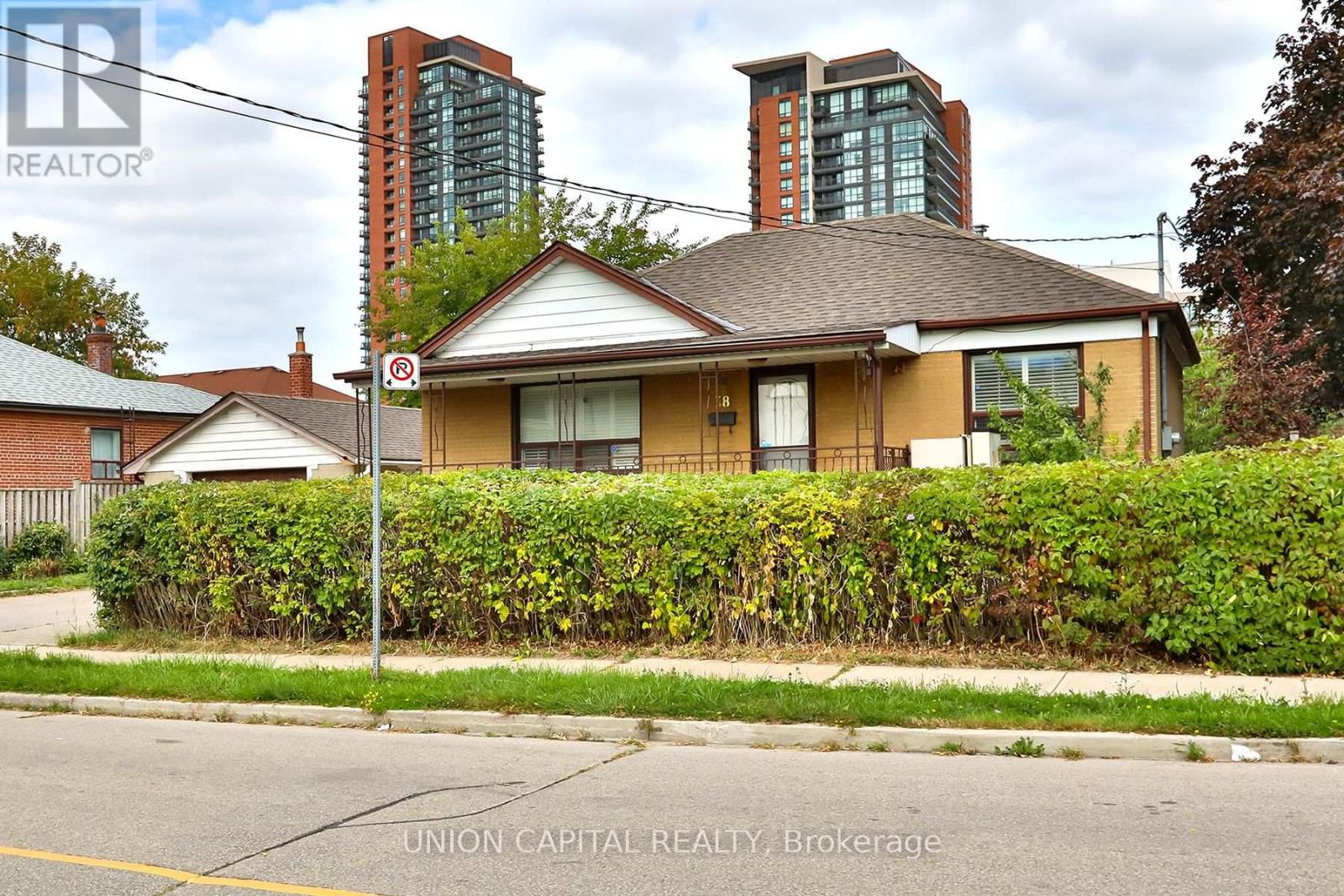 38 Claver Avenue, Toronto, Ontario  M6B 2V8 - Photo 29 - W12421668