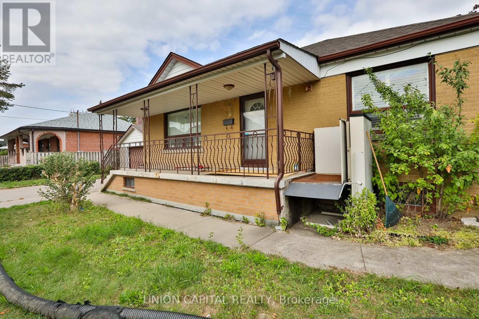 38 Claver Avenue, Toronto, Ontario  M6B 2V8 - Photo 30 - W12421668