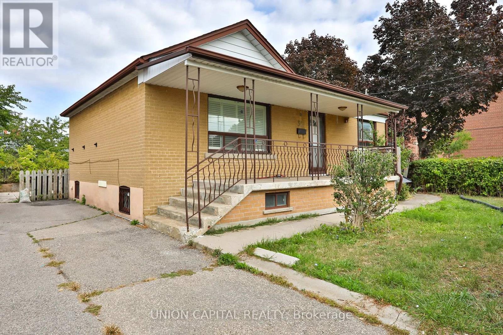 38 Claver Avenue, Toronto, Ontario  M6B 2V8 - Photo 33 - W12421668