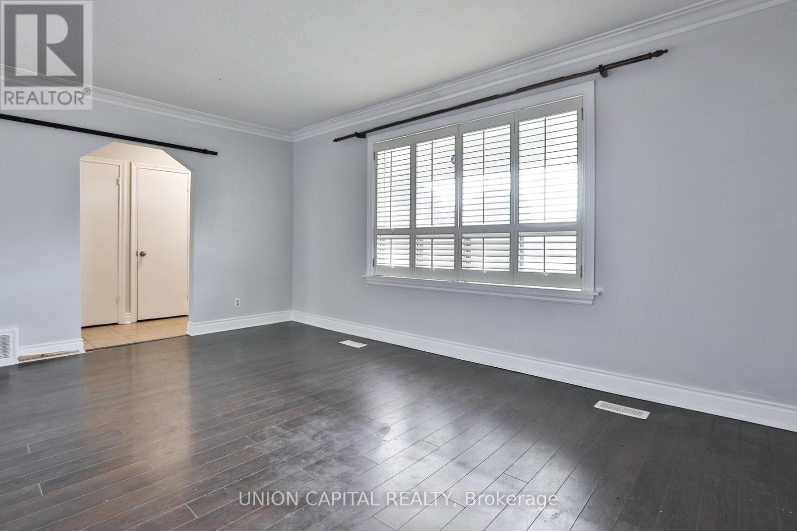 38 Claver Avenue, Toronto, Ontario  M6B 2V8 - Photo 6 - W12421668