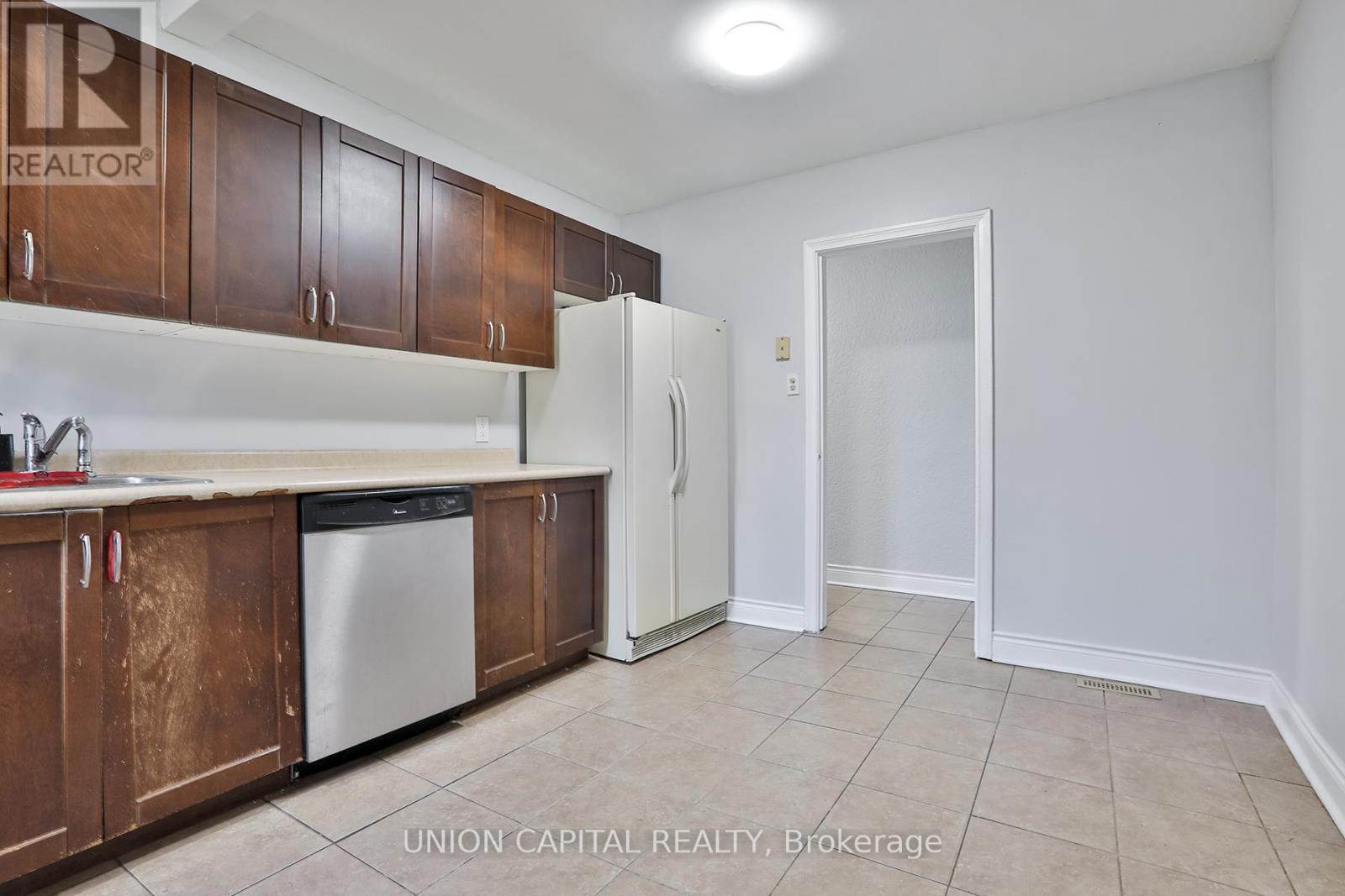 38 Claver Avenue, Toronto, Ontario  M6B 2V8 - Photo 9 - W12421668
