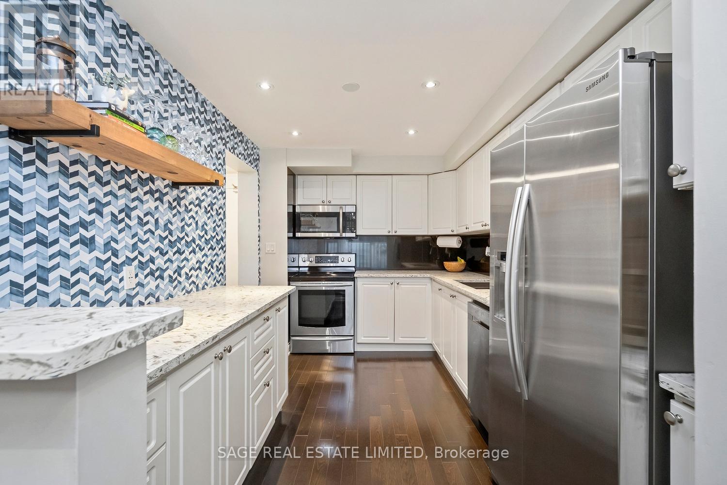 16 - 3308 The Credit Woodlands, Mississauga, Ontario  L5C 2J8 - Photo 2 - W12421677