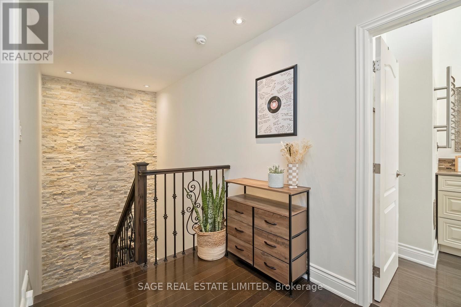 16 - 3308 The Credit Woodlands, Mississauga, Ontario  L5C 2J8 - Photo 21 - W12421677