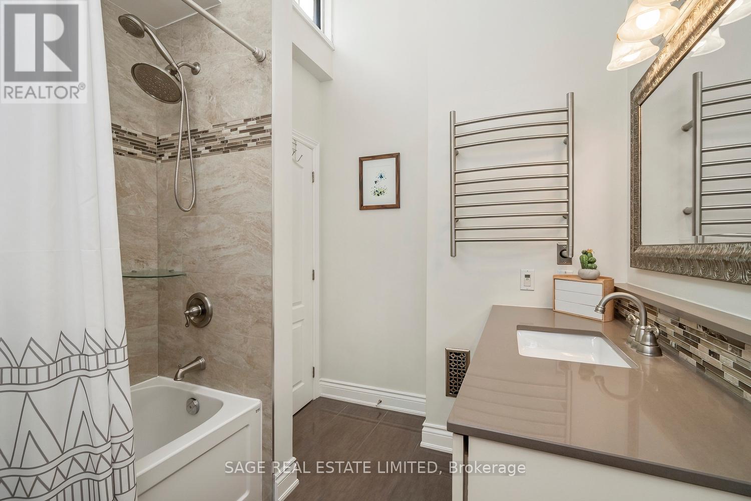 16 - 3308 The Credit Woodlands, Mississauga, Ontario  L5C 2J8 - Photo 32 - W12421677