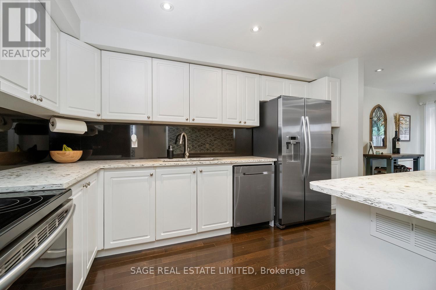 16 - 3308 The Credit Woodlands, Mississauga, Ontario  L5C 2J8 - Photo 4 - W12421677