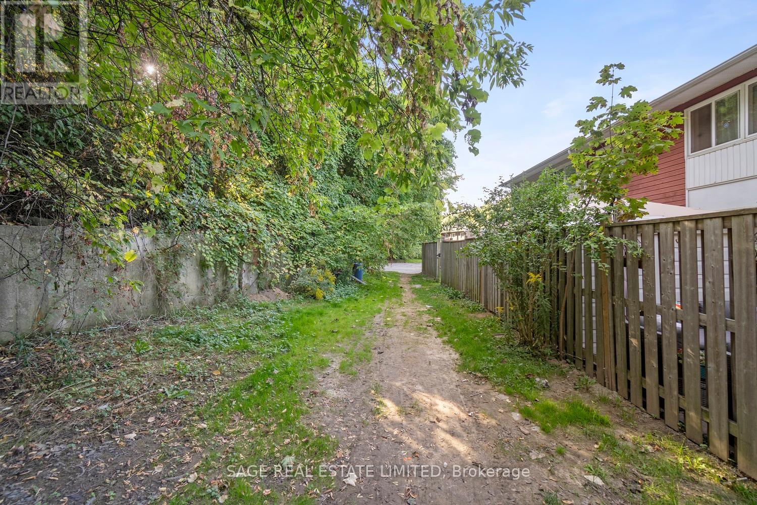 16 - 3308 The Credit Woodlands, Mississauga, Ontario  L5C 2J8 - Photo 48 - W12421677