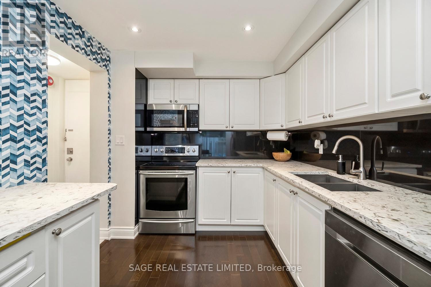 16 - 3308 The Credit Woodlands, Mississauga, Ontario  L5C 2J8 - Photo 5 - W12421677