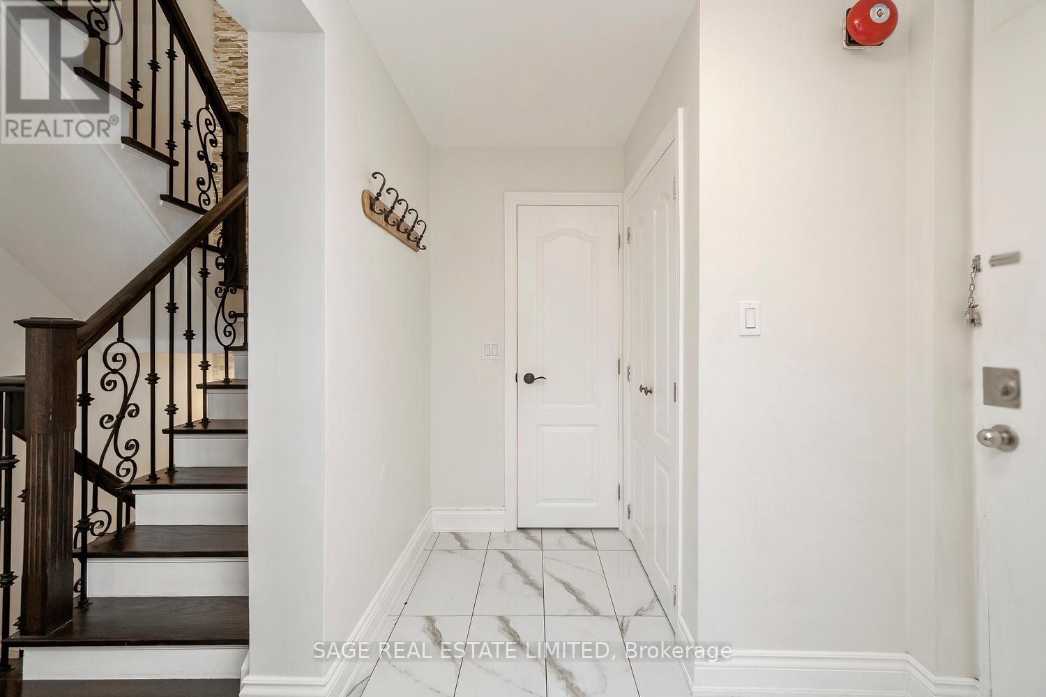 16 - 3308 The Credit Woodlands, Mississauga, Ontario  L5C 2J8 - Photo 7 - W12421677