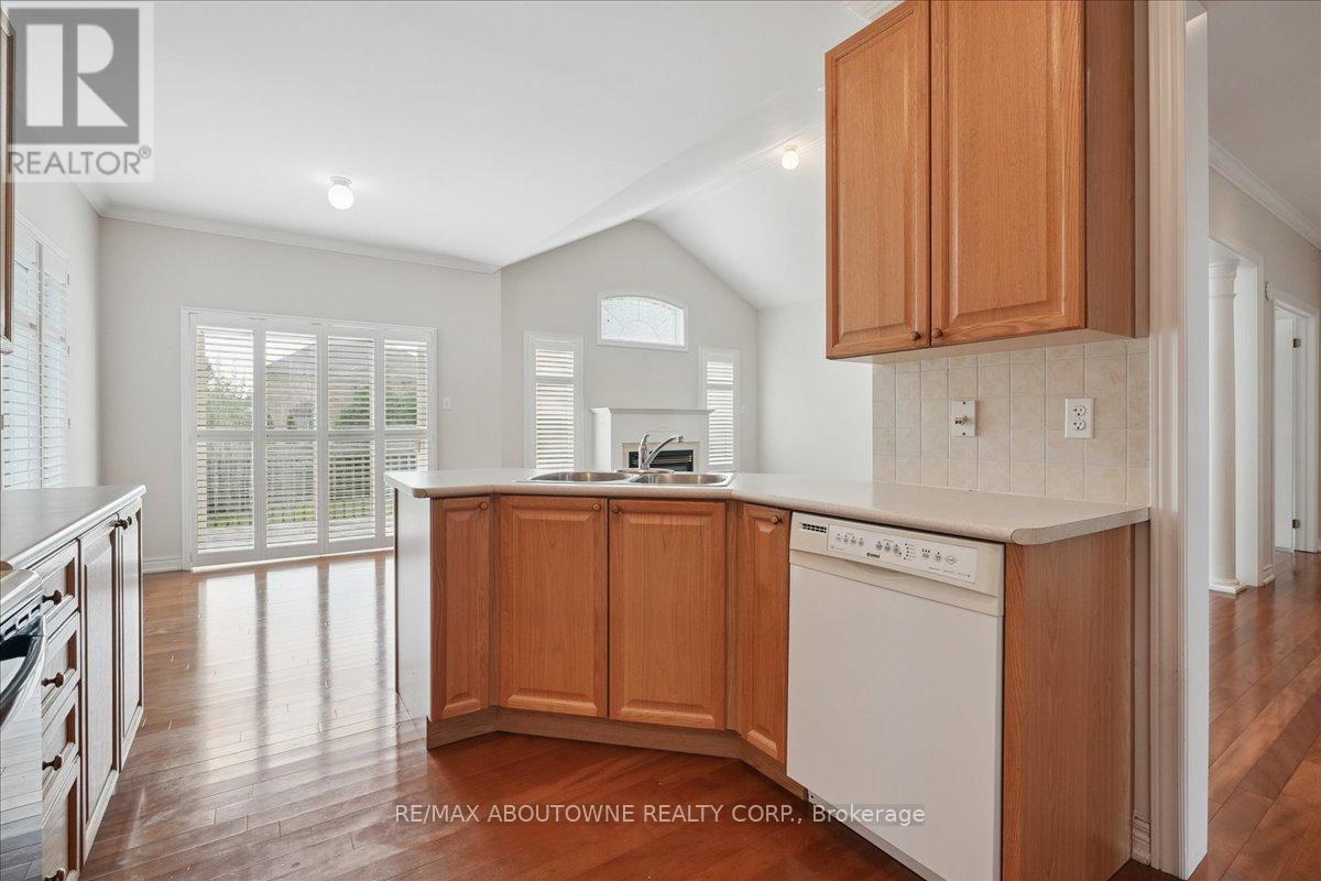 2348 Tesla Crescent, Oakville, Ontario  L6H 7T5 - Photo 21 - W12421696
