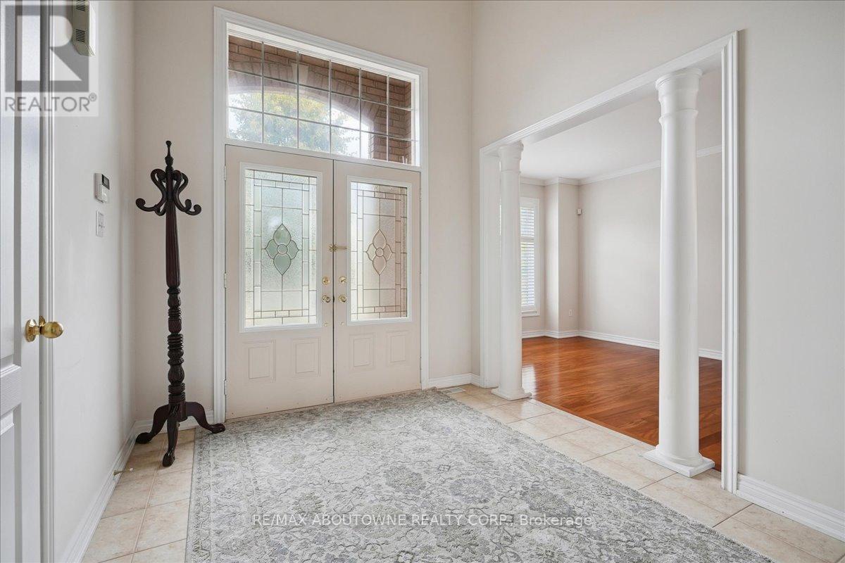 2348 Tesla Crescent, Oakville, Ontario  L6H 7T5 - Photo 5 - W12421696