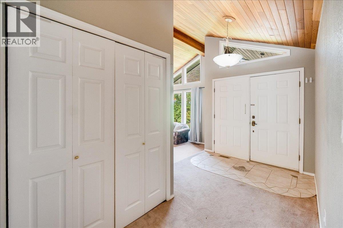 828 8th Avenue, Montrose, British Columbia  V0G 1P0 - Photo 8 - 10363145