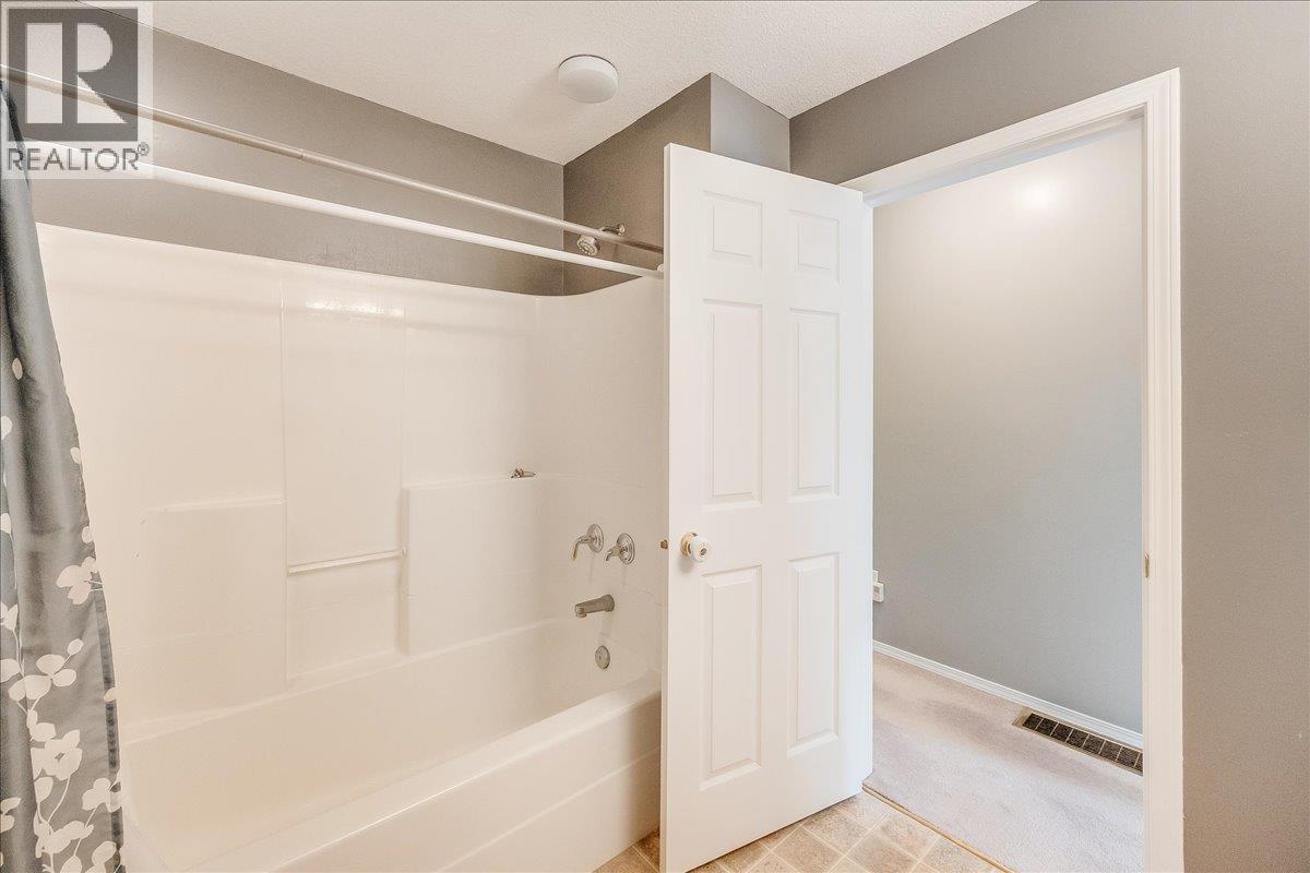 828 8th Avenue, Montrose, British Columbia  V0G 1P0 - Photo 36 - 10363145
