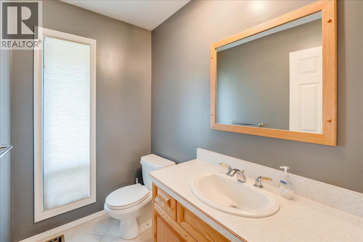 828 8th Avenue, Montrose, British Columbia  V0G 1P0 - Photo 27 - 10363145