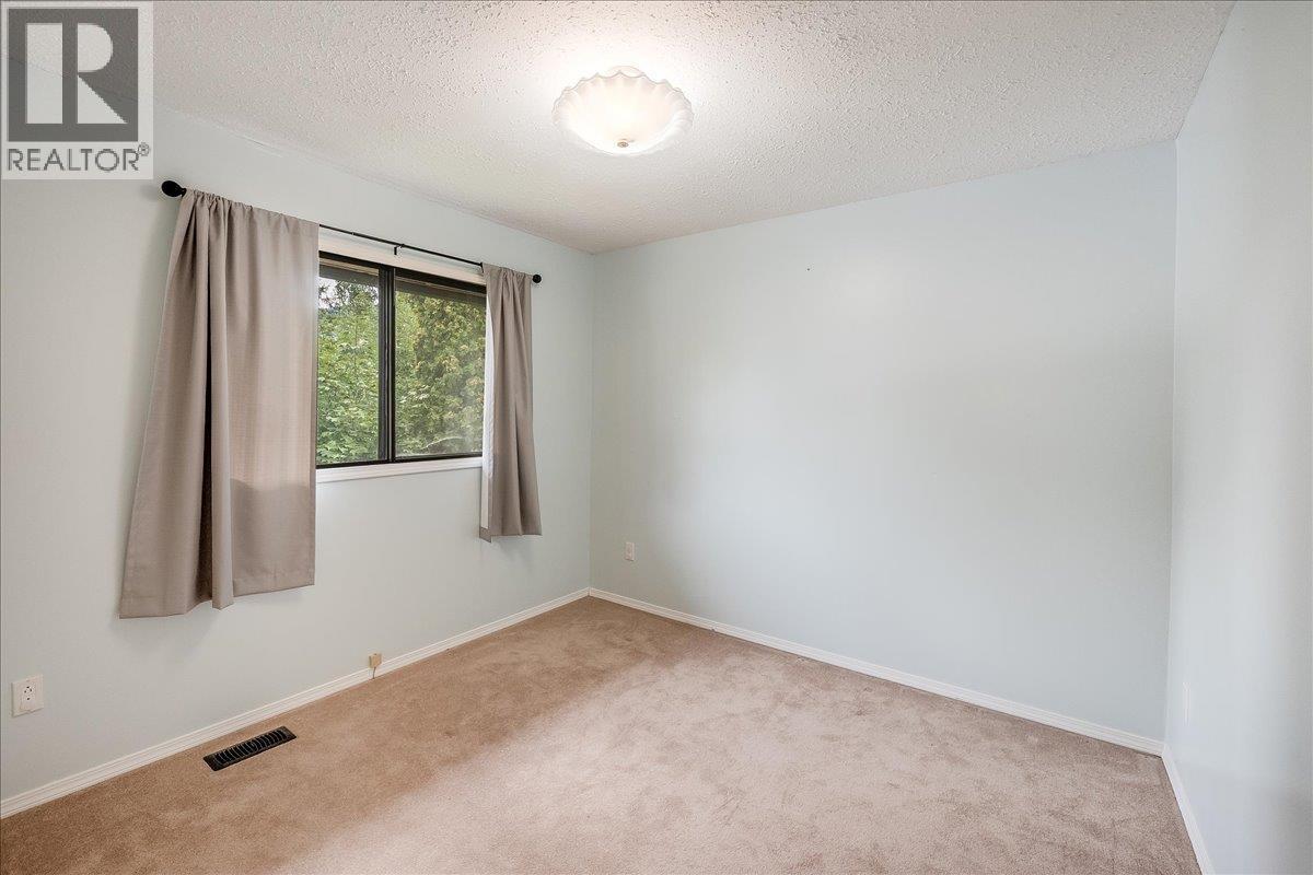 828 8th Avenue, Montrose, British Columbia  V0G 1P0 - Photo 41 - 10363145