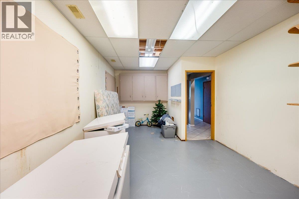 828 8th Avenue, Montrose, British Columbia  V0G 1P0 - Photo 47 - 10363145