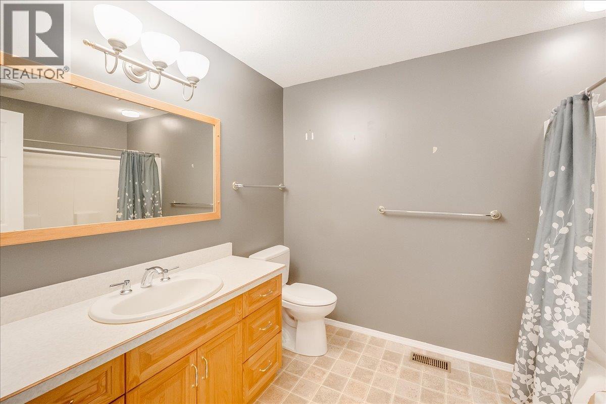828 8th Avenue, Montrose, British Columbia  V0G 1P0 - Photo 35 - 10363145
