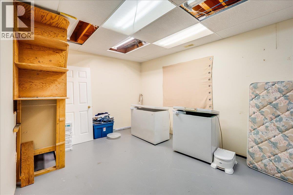 828 8th Avenue, Montrose, British Columbia  V0G 1P0 - Photo 48 - 10363145