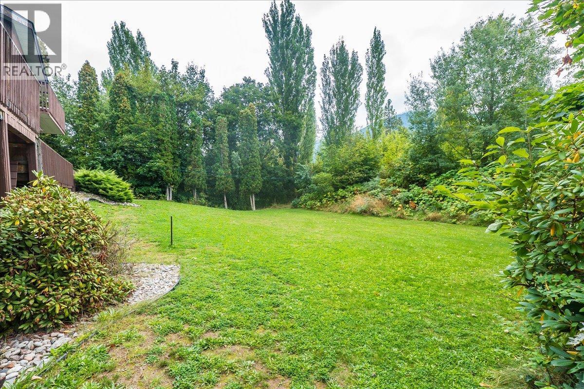 828 8th Avenue, Montrose, British Columbia  V0G 1P0 - Photo 59 - 10363145