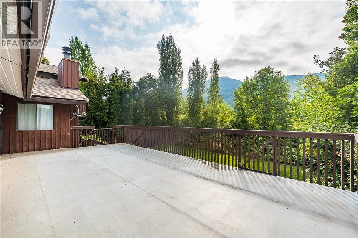 828 8th Avenue, Montrose, British Columbia  V0G 1P0 - Photo 25 - 10363145