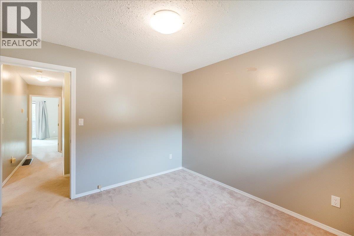 828 8th Avenue, Montrose, British Columbia  V0G 1P0 - Photo 40 - 10363145