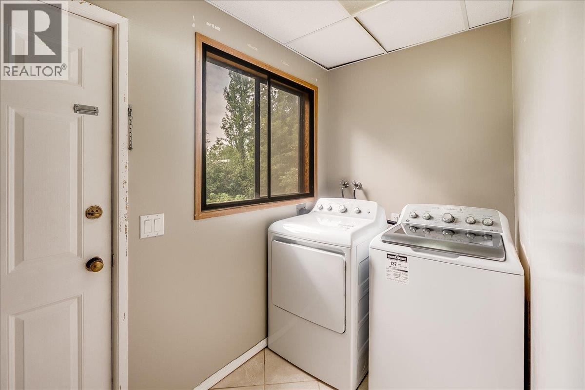 828 8th Avenue, Montrose, British Columbia  V0G 1P0 - Photo 43 - 10363145