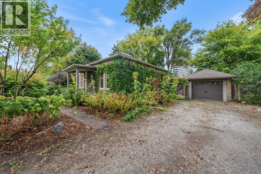 223 Brock Street North, Sarnia, Ontario  N7T 5Z5 - Photo 4 - 25022769