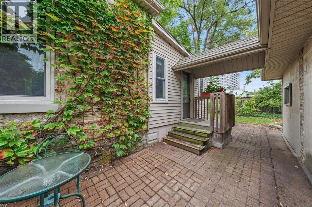 223 Brock Street North, Sarnia, Ontario  N7T 5Z5 - Photo 7 - 25022769