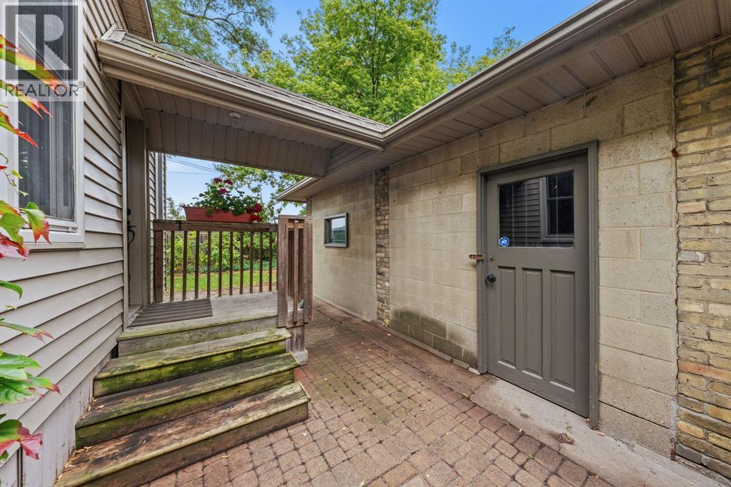 223 Brock Street North, Sarnia, Ontario  N7T 5Z5 - Photo 8 - 25022769