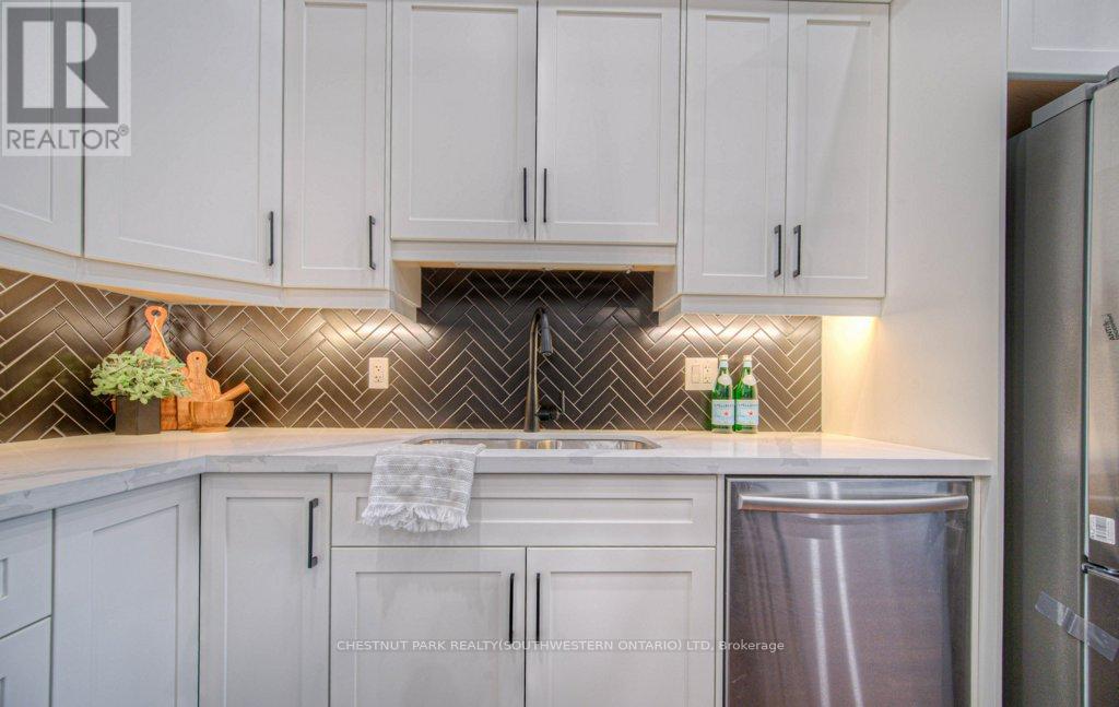 1 Bond Street, Cambridge, Ontario  N1R 4B2 - Photo 10 - X12421663