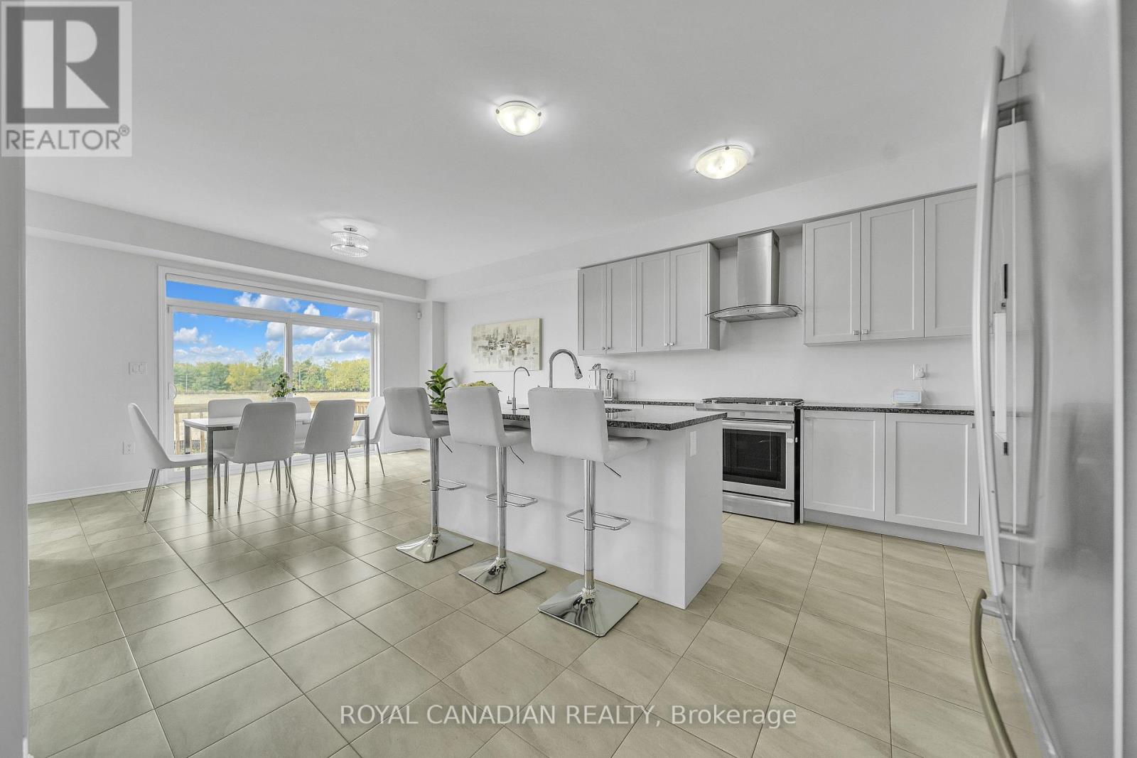 237 Kinsman Drive, Hamilton, Ontario  L0R 1C0 - Photo 13 - X12421665