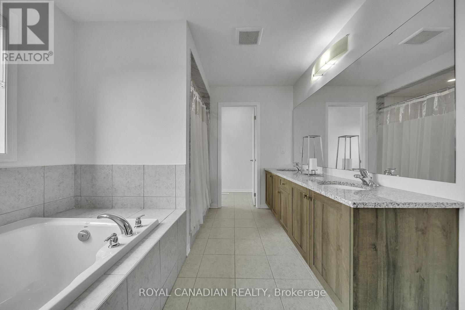 237 Kinsman Drive, Hamilton, Ontario  L0R 1C0 - Photo 37 - X12421665