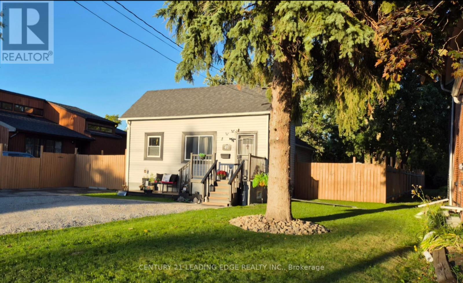 40 St Patrick Street, Kawartha Lakes, Ontario  K9V 1R2 - Photo 1 - X12421703