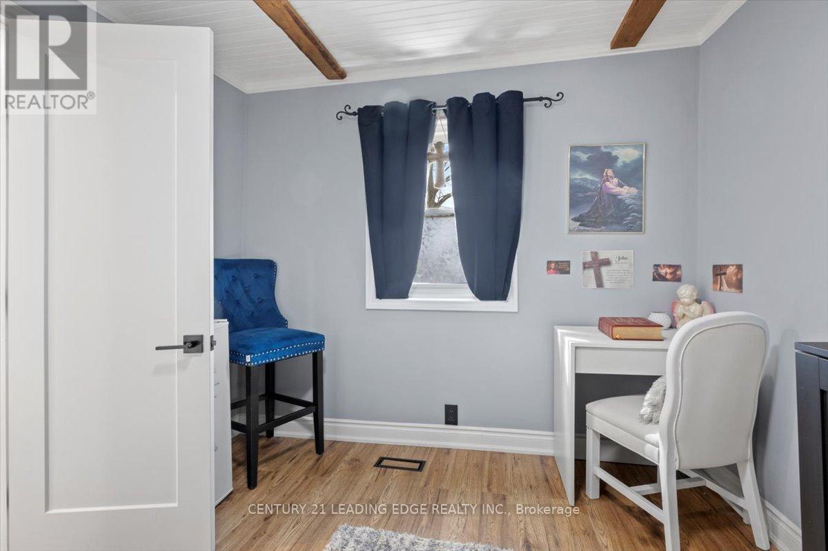 40 St Patrick Street, Kawartha Lakes, Ontario  K9V 1R2 - Photo 10 - X12421703