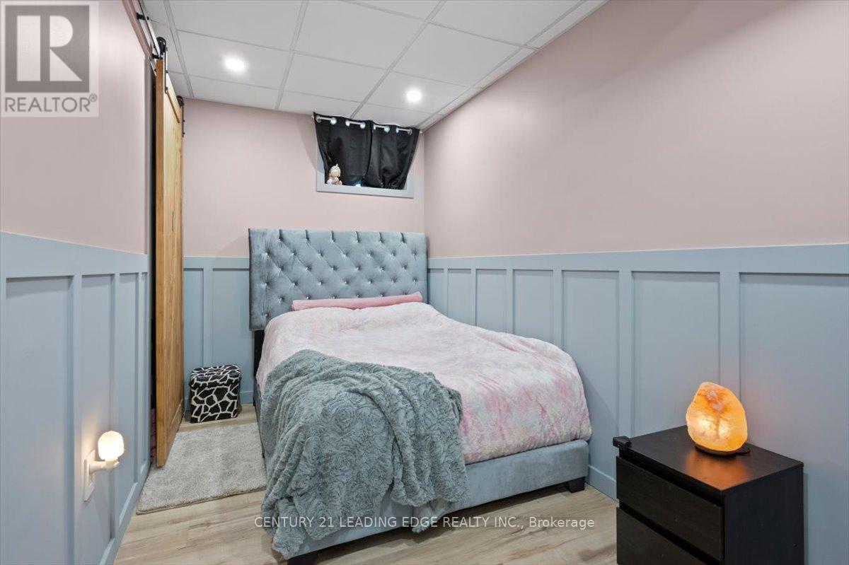 40 St Patrick Street, Kawartha Lakes, Ontario  K9V 1R2 - Photo 24 - X12421703
