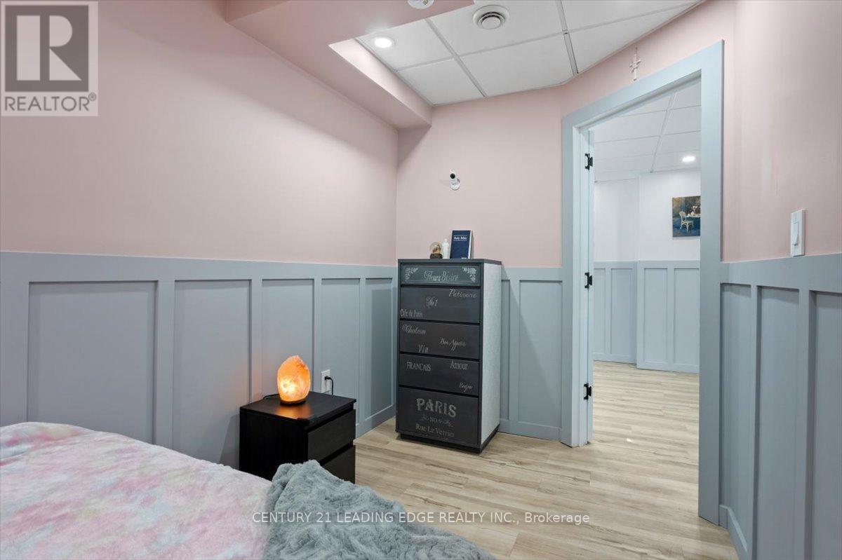 40 St Patrick Street, Kawartha Lakes, Ontario  K9V 1R2 - Photo 25 - X12421703