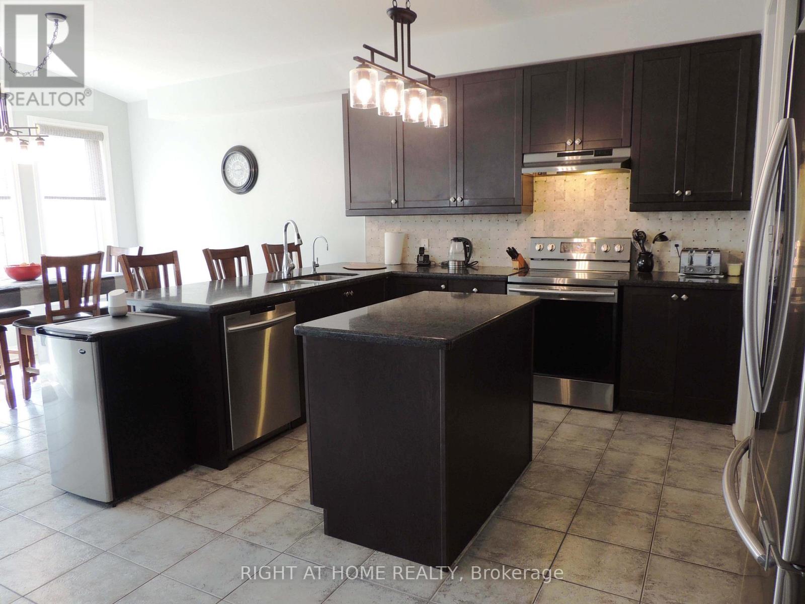 11 Mason Drive, New Tecumseth, Ontario  L9R 0M1 - Photo 14 - N12395645