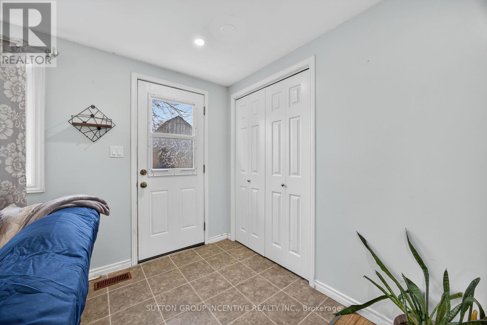 4652 Plum Point Road, Ramara, Ontario  L3V 0L4 - Photo 7 - S12421656