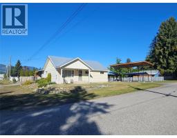 301 5TH Street NW, nakusp, British Columbia