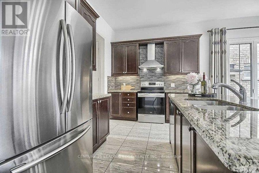 63 Ken Sinclair Crescent, Aurora, Ontario  L4G 3J1 - Photo 10 - N12421754