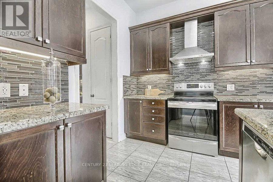 63 Ken Sinclair Crescent, Aurora, Ontario  L4G 3J1 - Photo 12 - N12421754