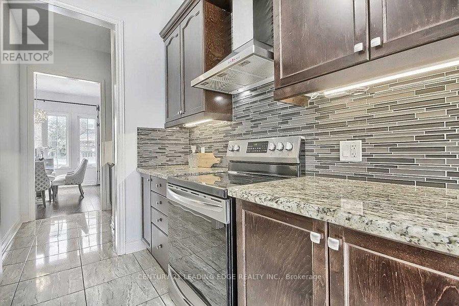 63 Ken Sinclair Crescent, Aurora, Ontario  L4G 3J1 - Photo 13 - N12421754