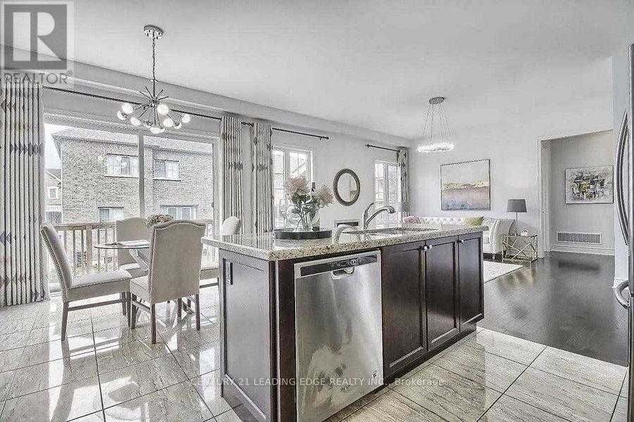 63 Ken Sinclair Crescent, Aurora, Ontario  L4G 3J1 - Photo 14 - N12421754