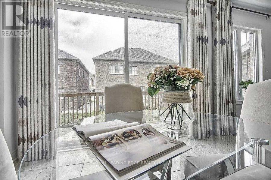 63 Ken Sinclair Crescent, Aurora, Ontario  L4G 3J1 - Photo 17 - N12421754