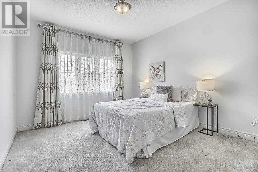 63 Ken Sinclair Crescent, Aurora, Ontario  L4G 3J1 - Photo 33 - N12421754
