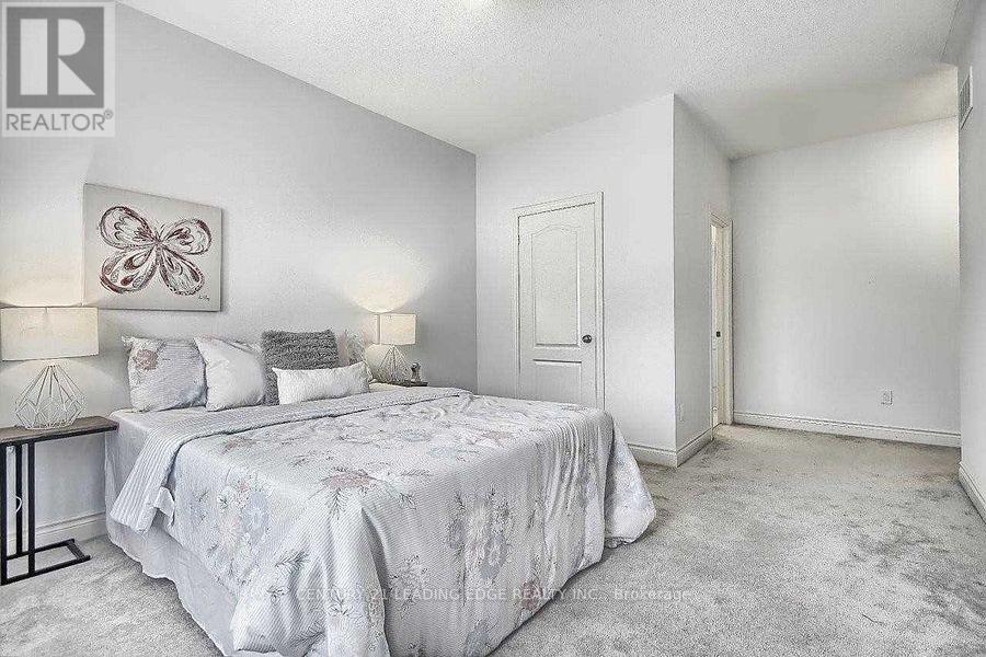63 Ken Sinclair Crescent, Aurora, Ontario  L4G 3J1 - Photo 34 - N12421754
