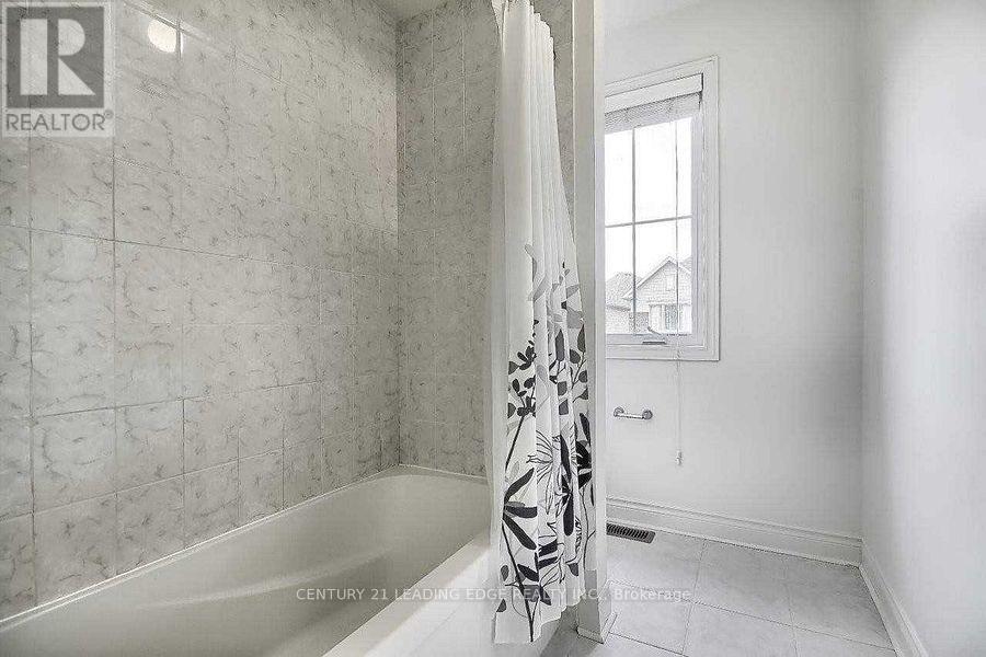 63 Ken Sinclair Crescent, Aurora, Ontario  L4G 3J1 - Photo 37 - N12421754